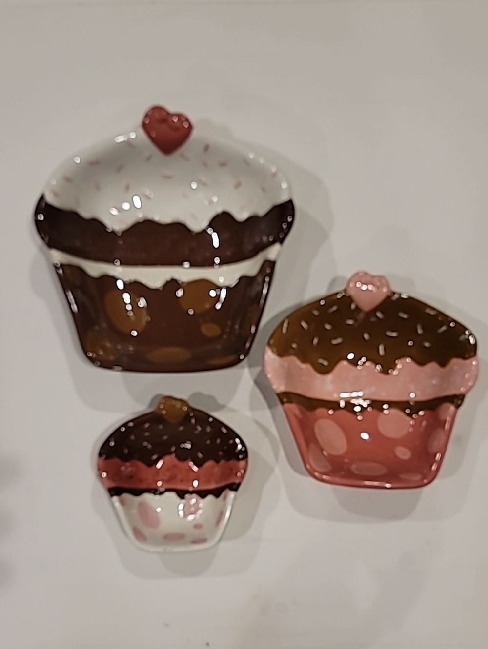 Cupcake Art Ceramic Dish Set in Pink and Brown Set Of 3
